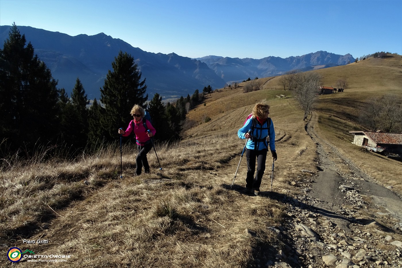 38 Dalle cascine in salita verso la Cappella degli Alpini.JPG -                                